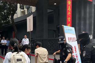 媒体人谈戴伟浚受伤：很遗憾黄牌都不够 不是根据受伤程度决定判罚