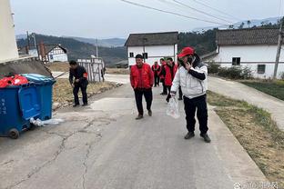 下次一定吗？恩昆库本场坐在替补席，未能迎来英超首秀